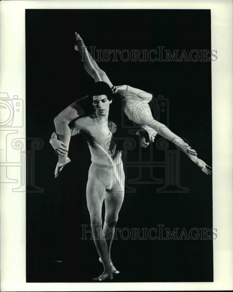 1975 Press Photo Members of the Nancy Hauser Dance Company - Historic Images