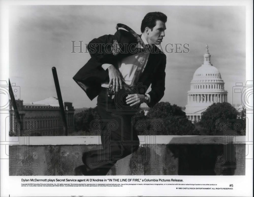 1994 Press Photo Dylan McDermott as Agent Al D'Andrea in In the Line of Fire - Historic Images
