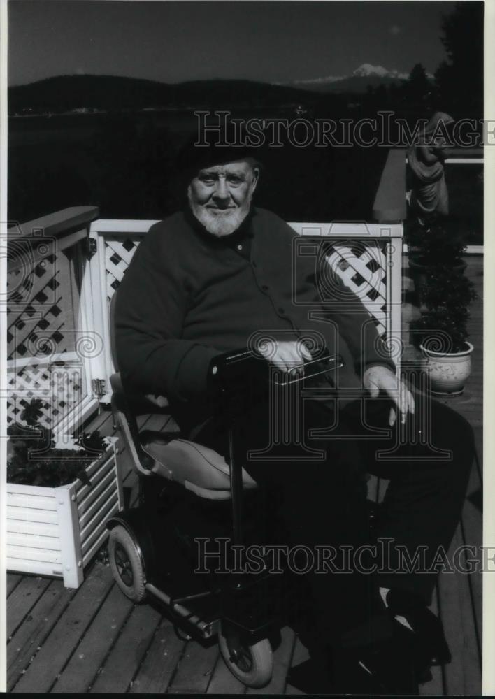 1993 Press Photo Burl Ives Singer and Actor at home in San Juan Islands - Historic Images