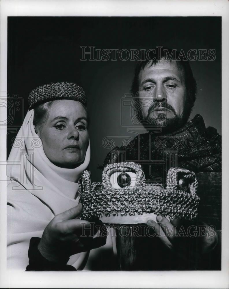 1969 Press Photo Maureen Hurley and Stephen Scott in &quot;MacBeth&quot; - cvp25404 - Historic Images