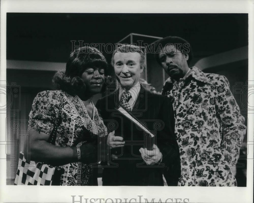 Press Photo Ralph Edwards hosts the Flip Wilson Show with Richard Pryor - Historic Images