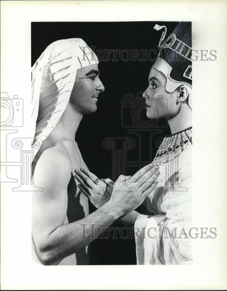 1980 Press Photo Greg Del Torto and Lolita Legheim in &quot;Hands of the Sun&quot; - Historic Images