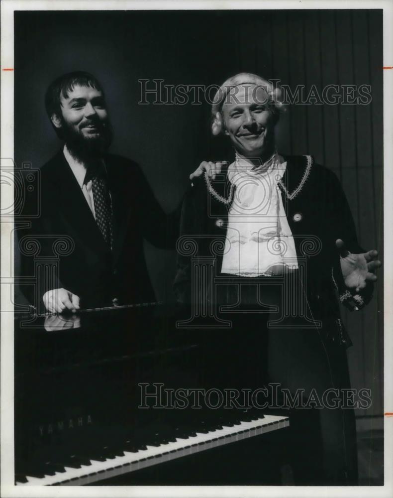 1977 Press Photo Elliott Higgins and Albert Pertak - cvp21307 - Historic Images