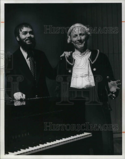 1977 Press Photo Elliott Higgins and Albert Pertak - cvp21307 - Historic Images
