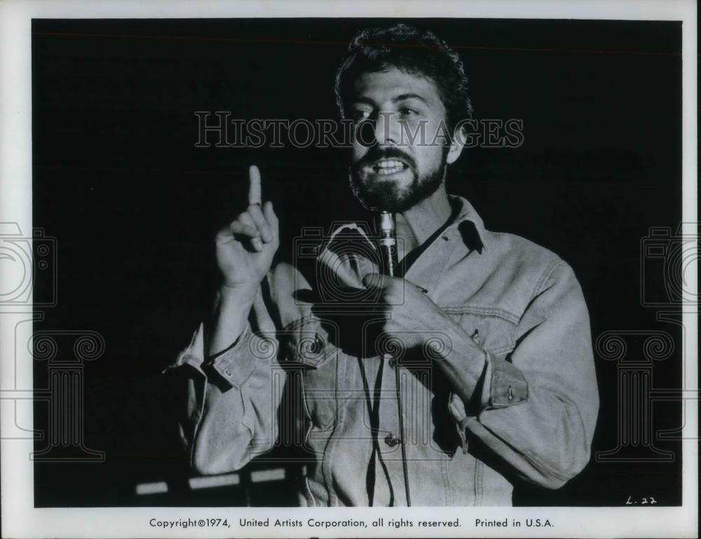 1975 Press Photo Dustin Hoffman in &quot;Lenny&quot; - cvp23879 - Historic Images