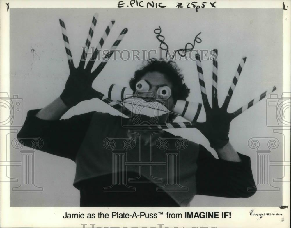 1996 Press Photo Jamie as the Plate-A-Puss - cvp22296 - Historic Images