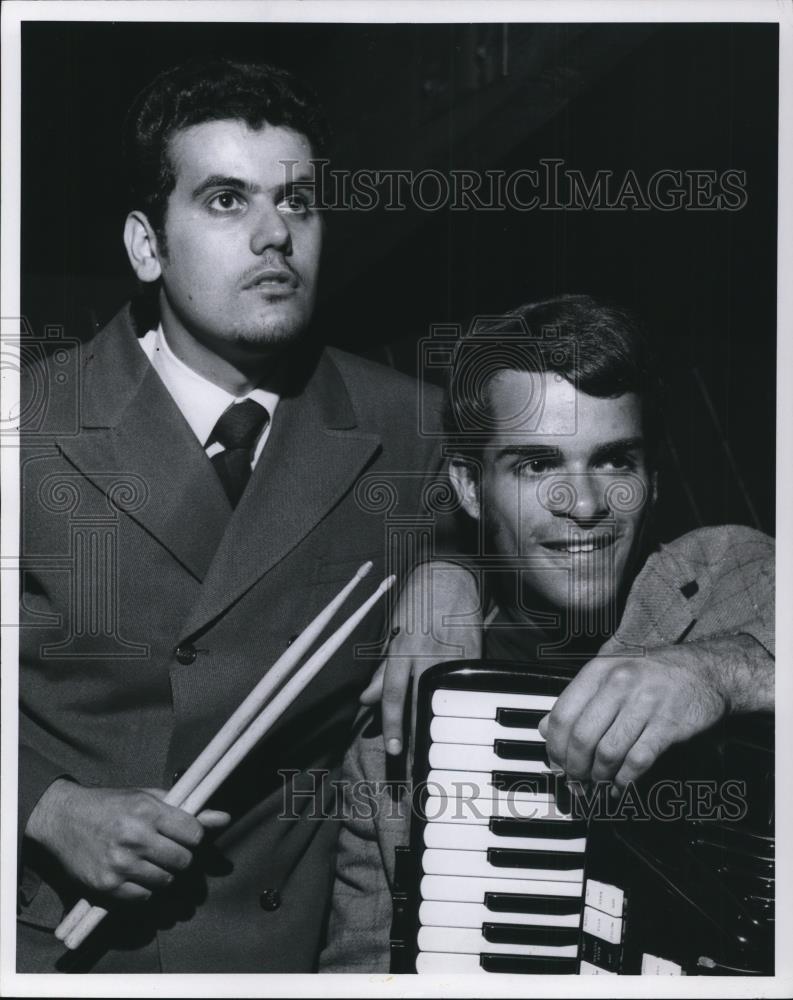 1969 Press Photo Sounds of Two - cvp27878 - Historic Images