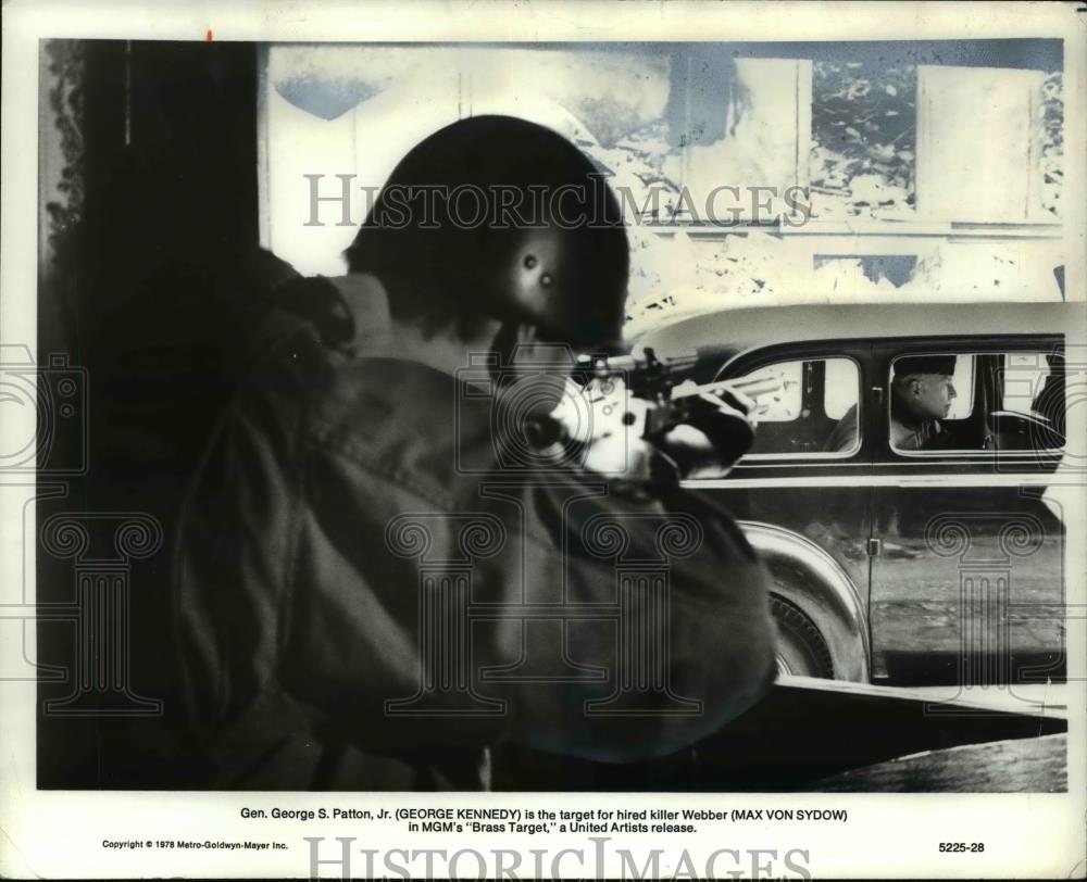 1979 Press Photo George Kennedy &amp; Max Von Sydow in Brass Target - Historic Images
