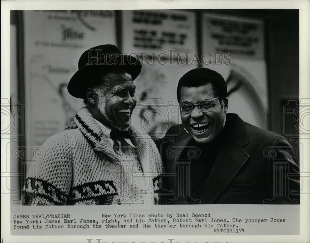 1974 Press Photo James Earl Jones and Robert Earl Jones "The Great White Hope" - Historic Images