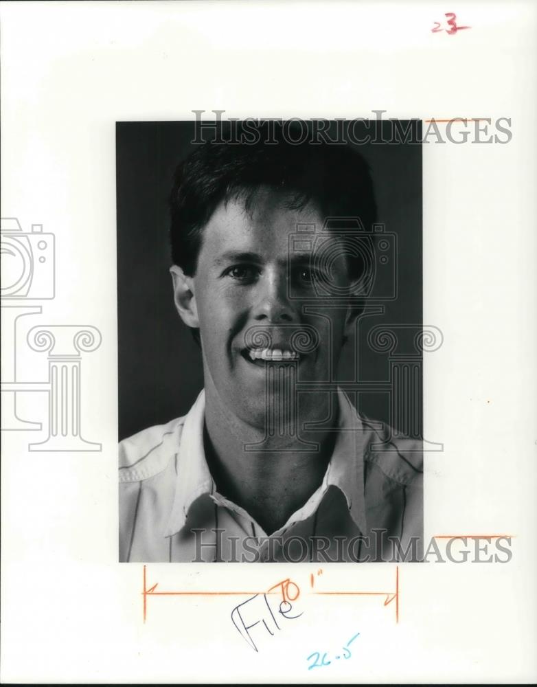 1990 Press Photo Sports Reporter Robert Hill - cvp21936 - Historic Images