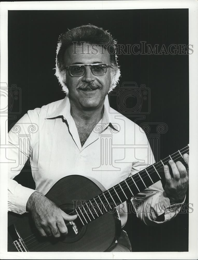 1980 Press Photo Alexandre Lagoya Guitarist - cvp26789 - Historic Images