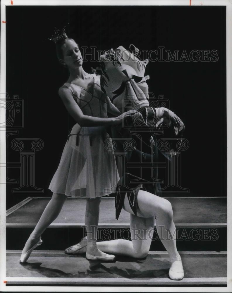 1977 Press Photo Catherine Howley and James Doyle in Beauty &amp; The Beast Ballet - Historic Images