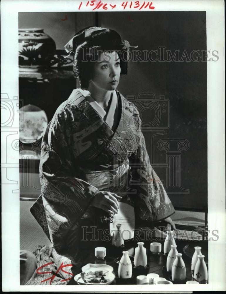 1971 Press Photo Shirley MacLaine in Shirley&#39;s World - Historic Images