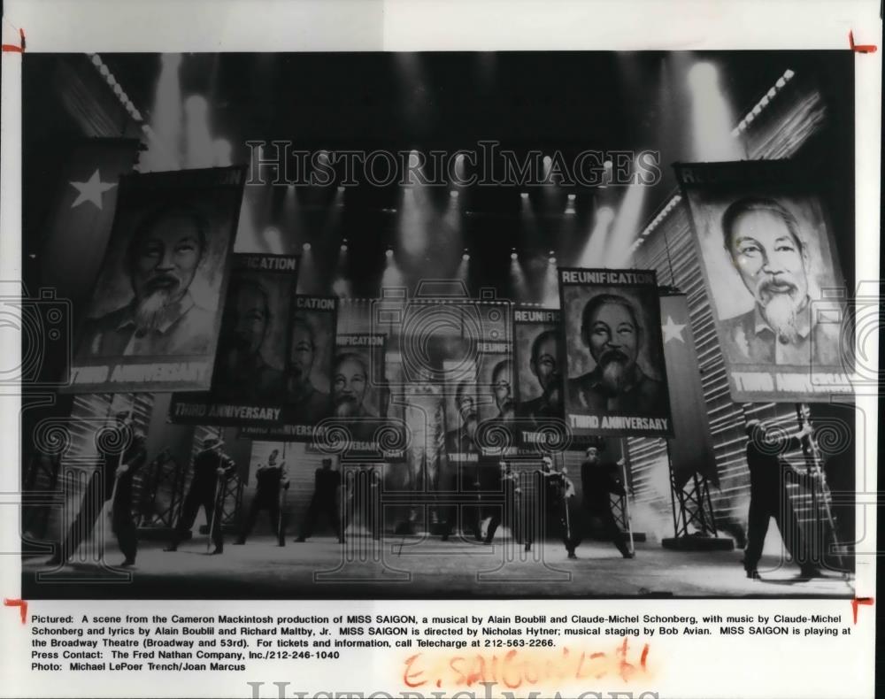 1994 Press Photo Scene from Cameron Mackintosh production of Miss Saigon - Historic Images