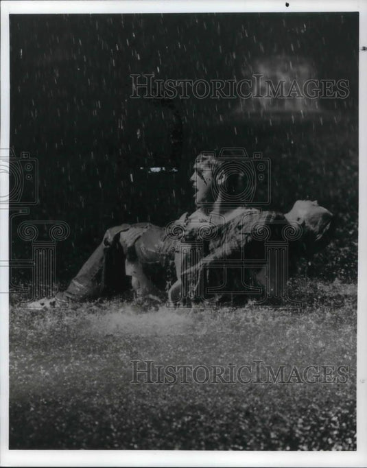 1999 Press Photo George Clooney & Erik Von Detten in ER - cvp20552 - Historic Images