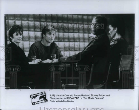 1994 Press Photo Mary McDonnell Robert Redford Sidney Poitier Ellaraino Sneakers - Historic Images