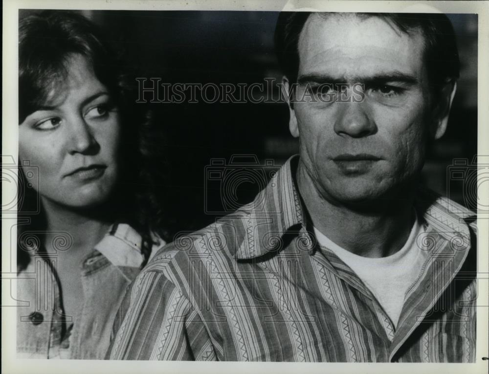 1982 Press Photo Tommy Lee Jones and Christine Lahti in "The executioner's Song" - Historic Images