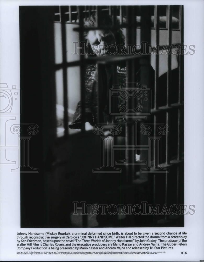 1990 Press Photo Mickey Rourke stars in title role of Johnny Handsome - Historic Images