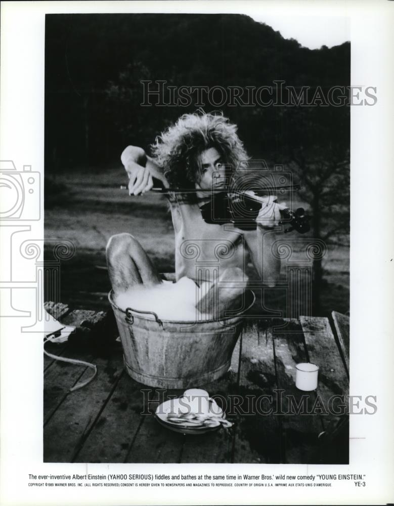 1989 Press Photo Yahoo Serious in title role of Young Einstein movie film - Historic Images
