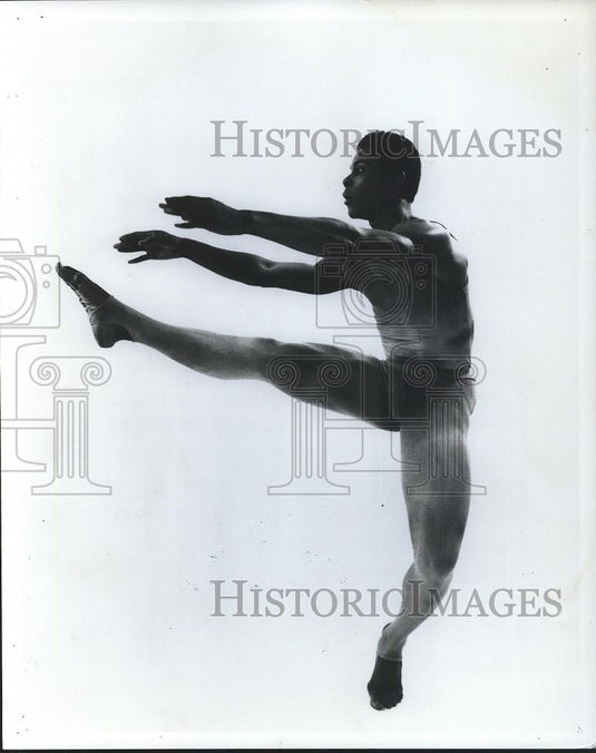 1979 Press Photo Raymond Johnson in the picture - cvp26189 - Historic Images