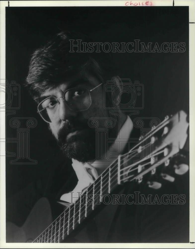 1987 Press Photo Ricardo Iznaola Classical Guitarist Cleveland Institute Music - Historic Images