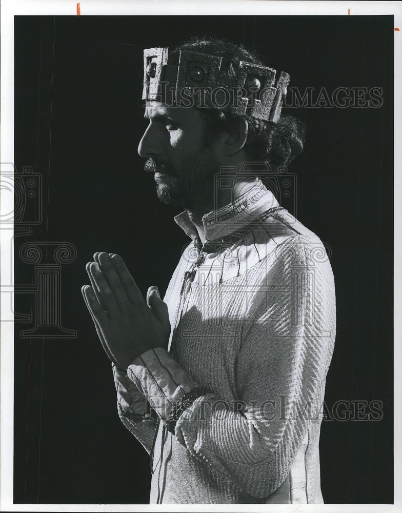 1977 Press Photo Robert Lancaster as Claudius in Hamlet - cvp26352 - Historic Images
