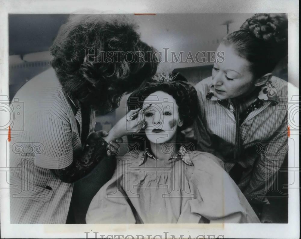 1972 Press Photo Glenda Jackson in Elephant I - cvp24925 - Historic Images