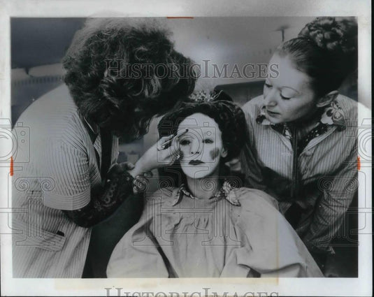 1972 Press Photo Glenda Jackson in Elephant I - cvp24925 - Historic Images