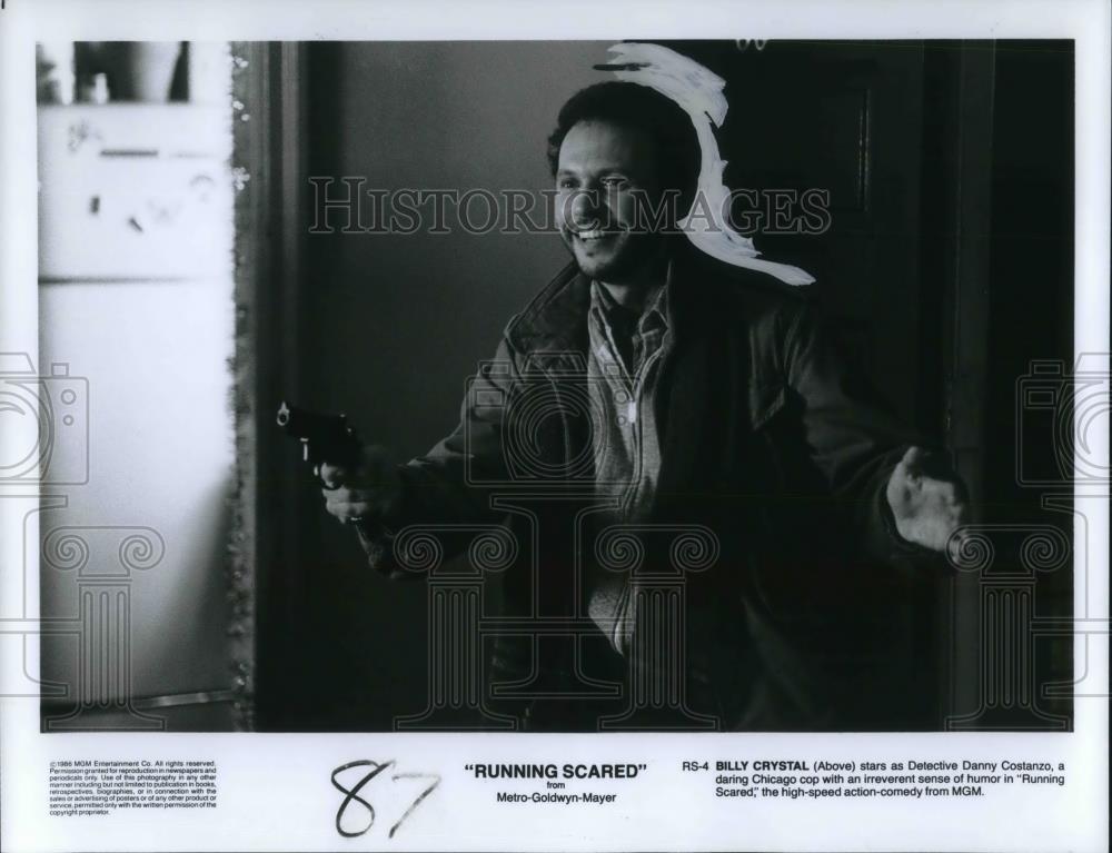 1986 Press Photo Billy Crystal in &quot;Running Scared&quot; - cvp22965 - Historic Images