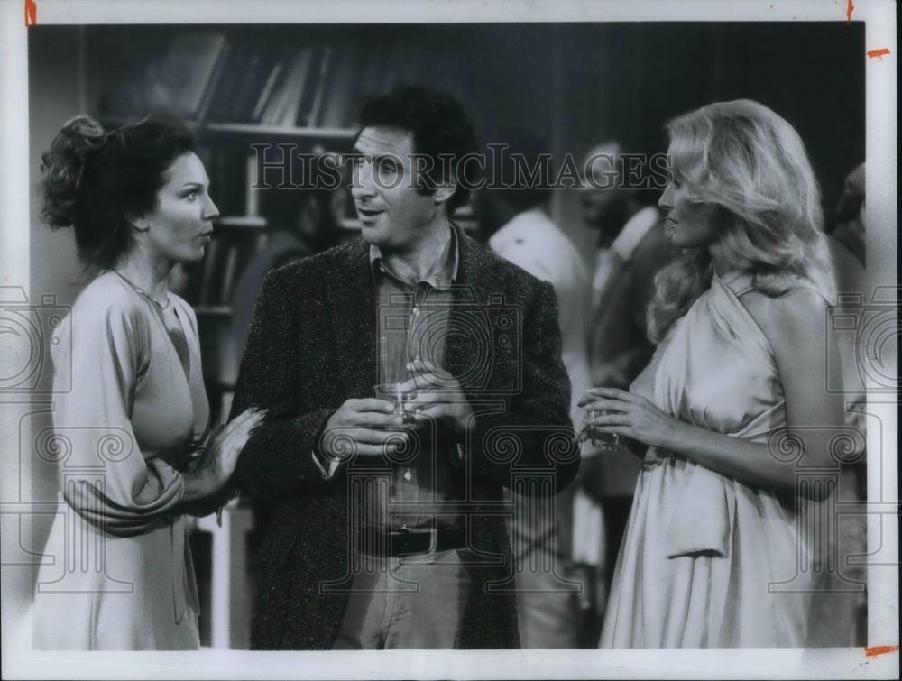 1978 Press Photo Marilu Henner Judd Hirsch and Andra Akers on Taxi - cvp20789 - Historic Images