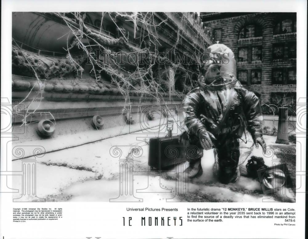 1996 Press Photo Bruce Willis In 12 Monkeys - cvp23020 - Historic Images