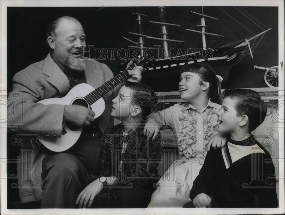 1957 Press Photo Burl Ives in LET&#39;S TAKE A TRIP - cvp23741 - Historic Images
