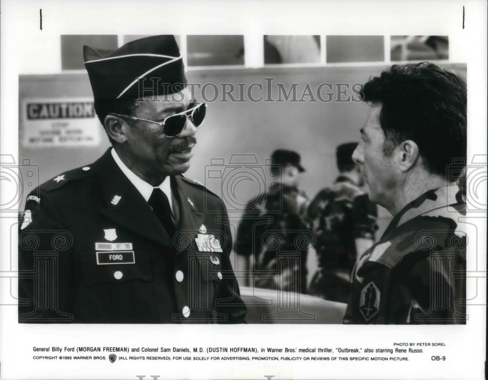 1995 Press Photo Morgan Freeman and Dustin Hoffman in Outbreak - cvp23073 - Historic Images