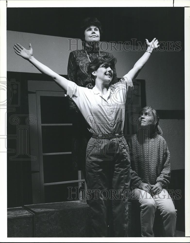 1990 Press Photo Cast of Eleemosynary play - cvp26626 - Historic Images