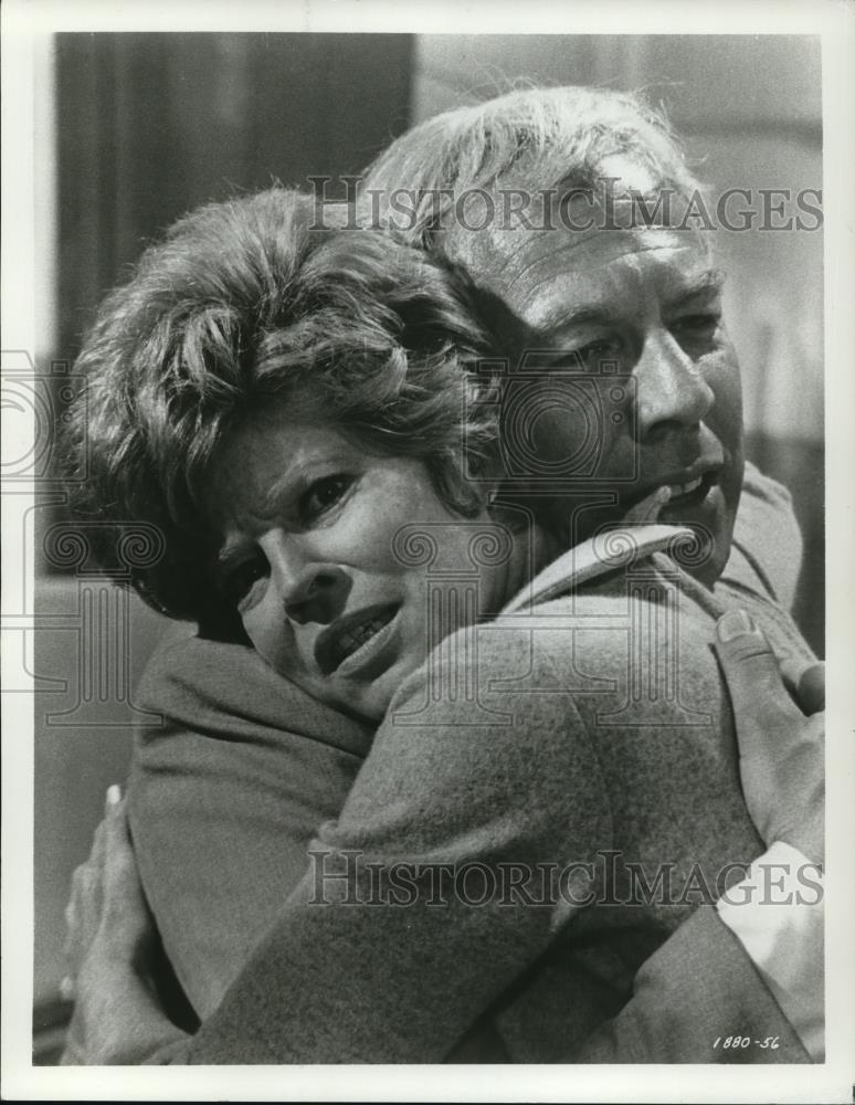 1974 Press Photo George Kemedy & Ann Jackson in Zig Zag - cvp27560 - Historic Images