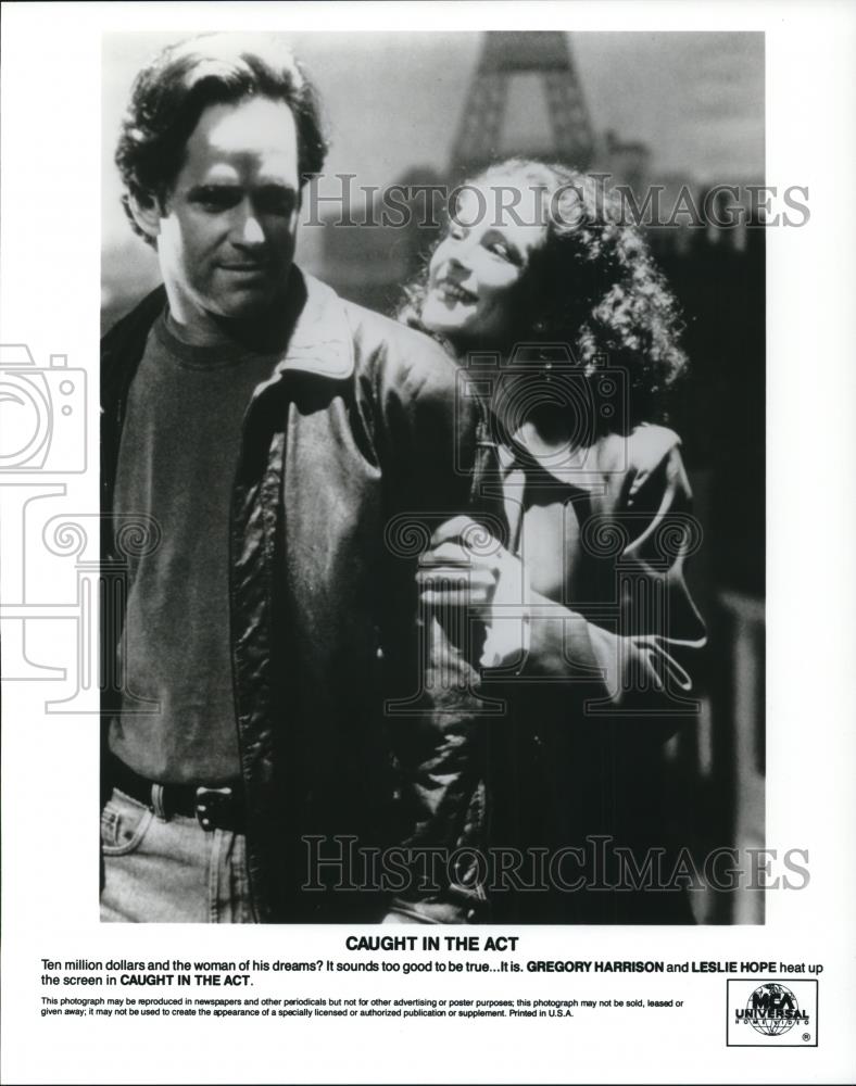 1994 Press Photo Gregory Harrison and Leslie Hope in Caught in the Act - Historic Images