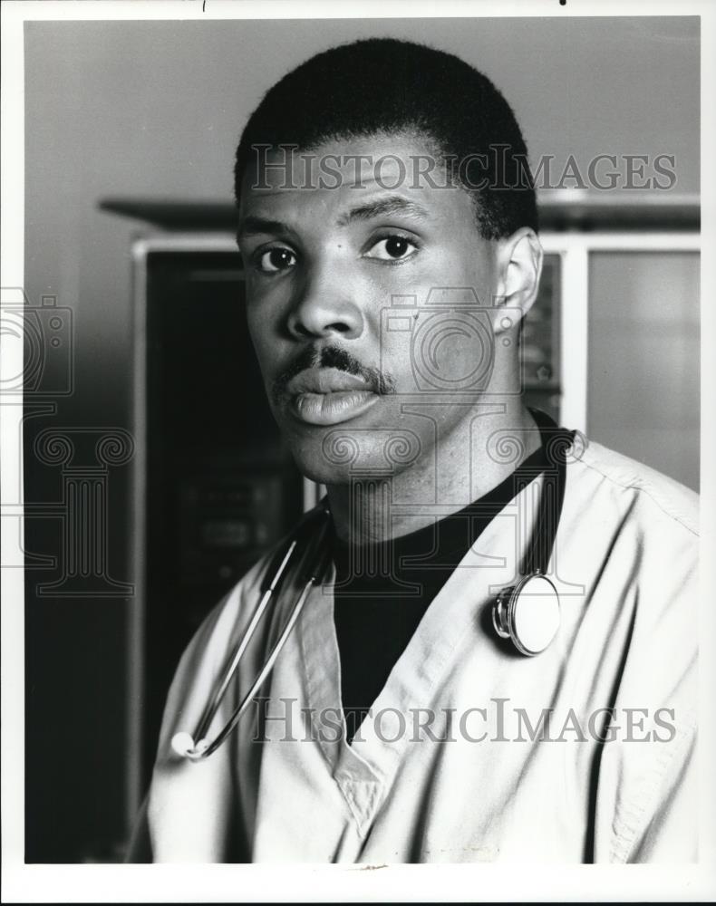 1995 Press Photo Wriq LaSalle In ER - cvp27190 - Historic Images