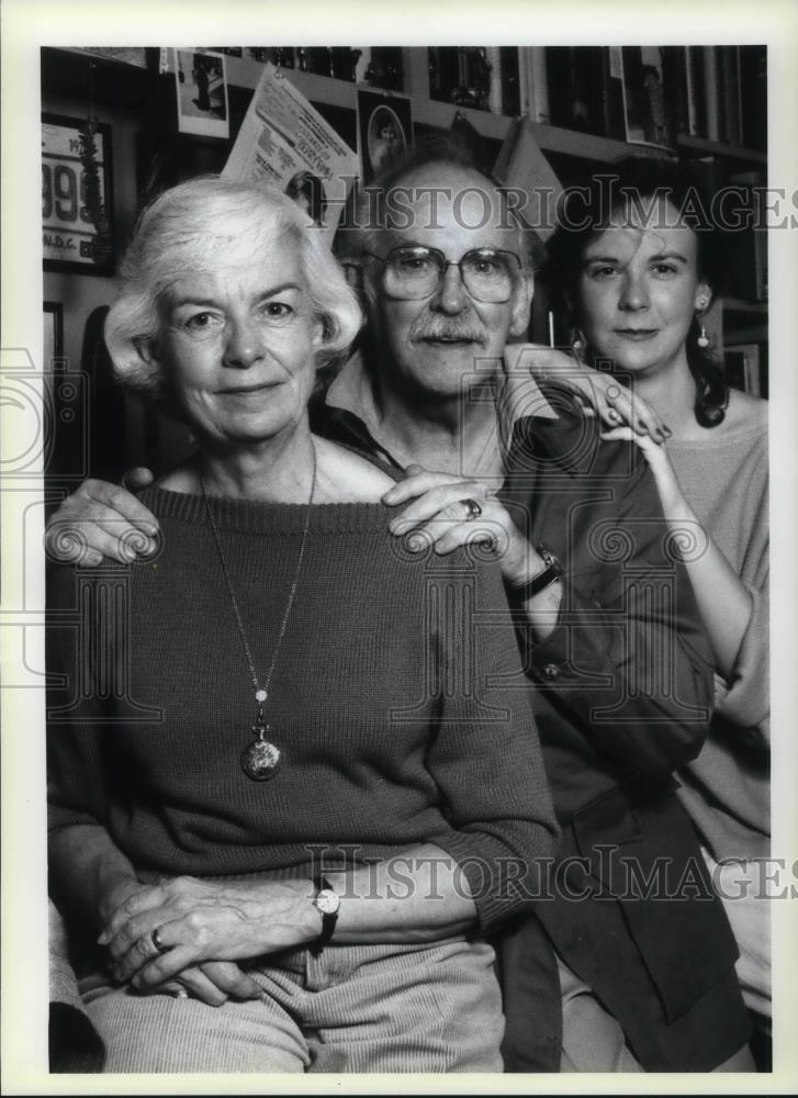 1985 Press Photo Barnard Hughes daughter Helen Stenborg wife Laura in New York - Historic Images