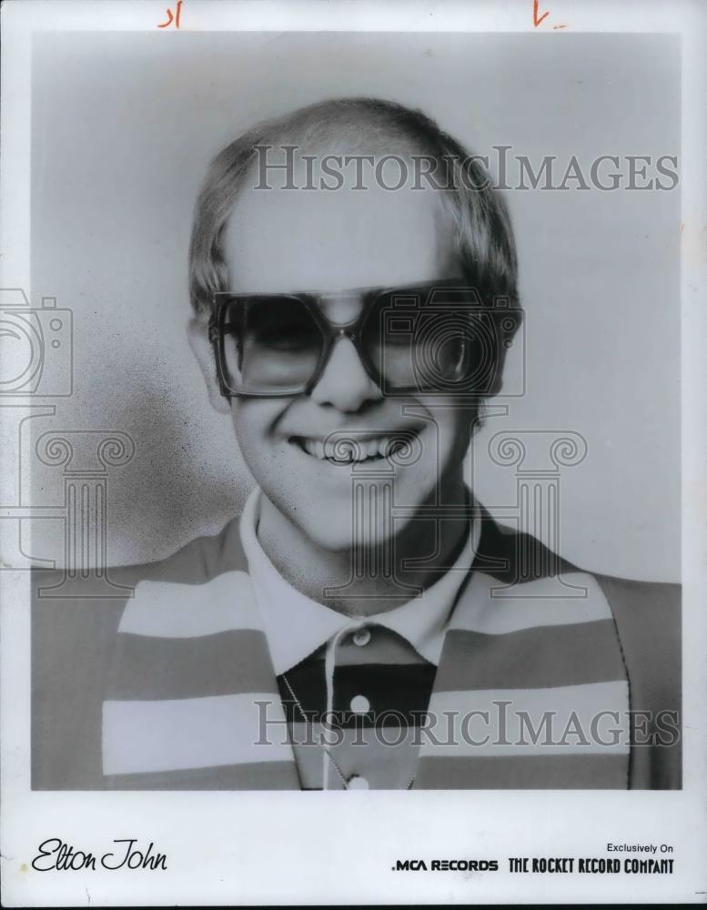 1977 Press Photo Elton John English Singer Songwriter Musician Pianist Actor - Historic Images