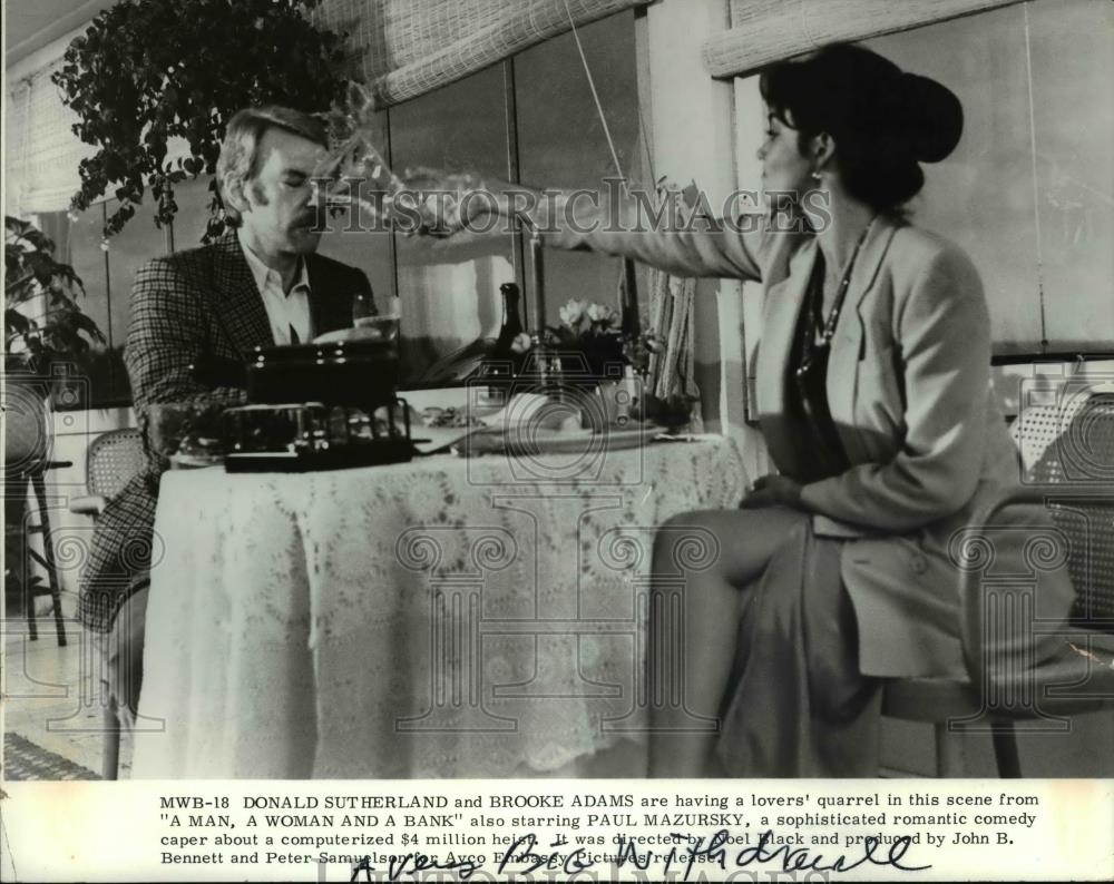 1979 Press Photo Donald Sutherland Brooke Adams in A Man, A Woman and A Bank - Historic Images