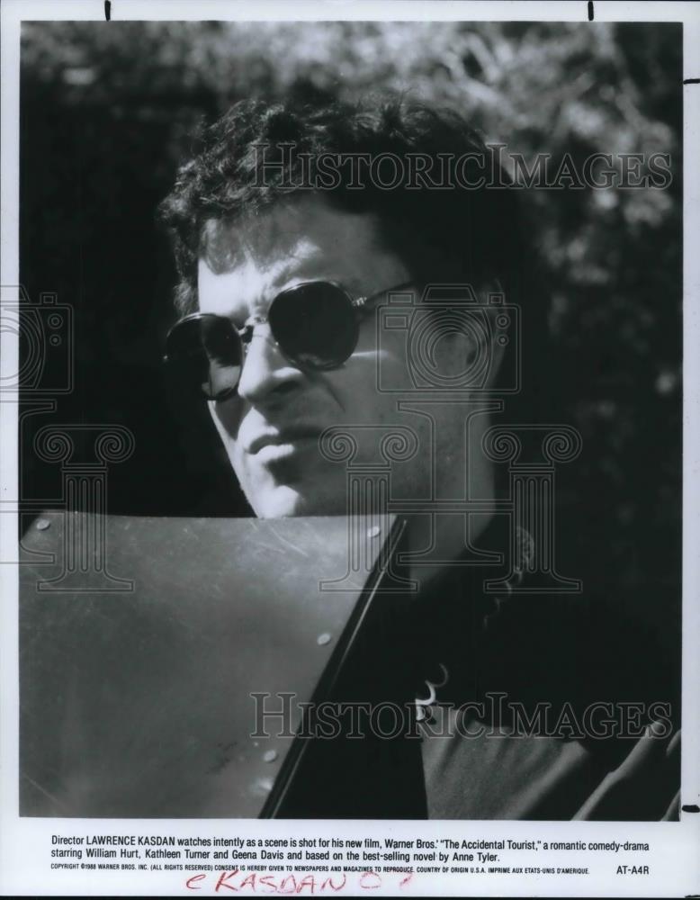 1989 Press Photo Lawrence Kasdan in The Accidental Tourist - cvp25944 - Historic Images