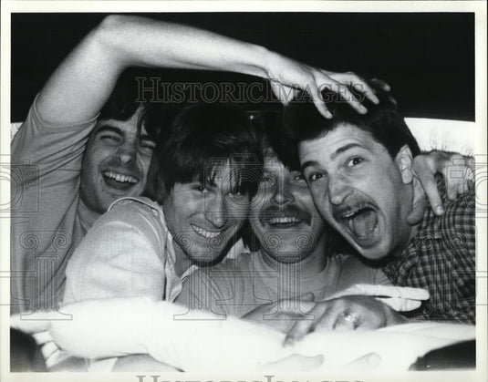 1985 Press Photo Talk of the Town - cvp27747 - Historic Images