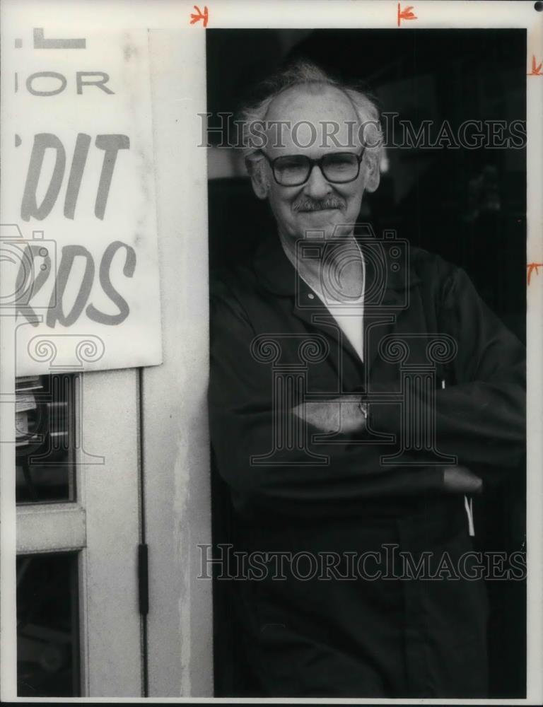 1981 Press Photo Bernard Hughes stars on Mr. Merlin TV show - cvp20959 - Historic Images