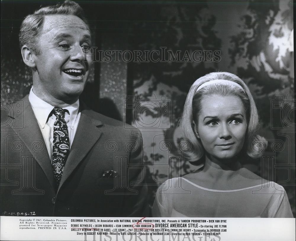 1967 Press Photo Van Johnson and Debbie Reynolds in DIVORCE AMERICAN STYLE - Historic Images