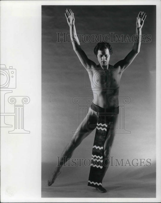 1976 Press Photo Kelly Holt in Burning Water - cvp23999 - Historic Images
