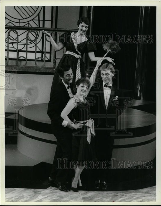 1983 Press Photo Helen Rathburn Will Jean Rob Gibb "Mercer in Review" - Historic Images