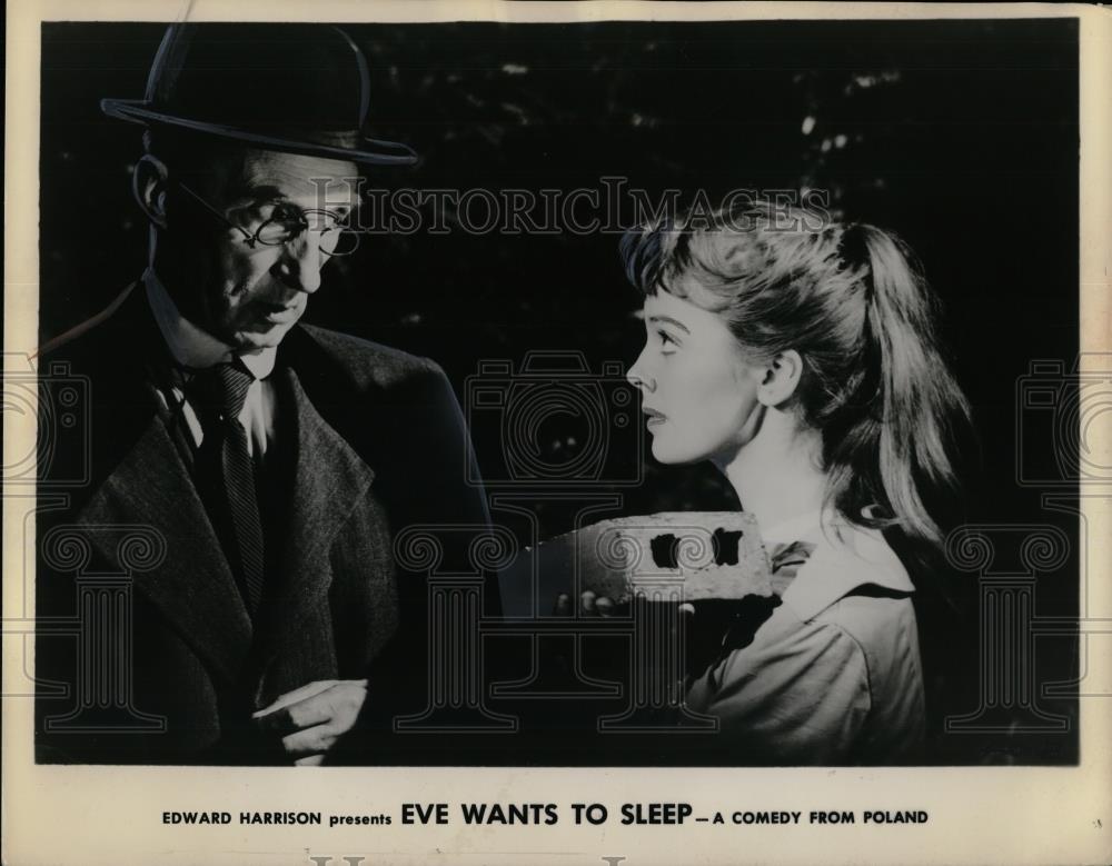 1962 Press Photo Barbara Lass W Turowski In Eve Wants To Sleep - cvp26900 - Historic Images