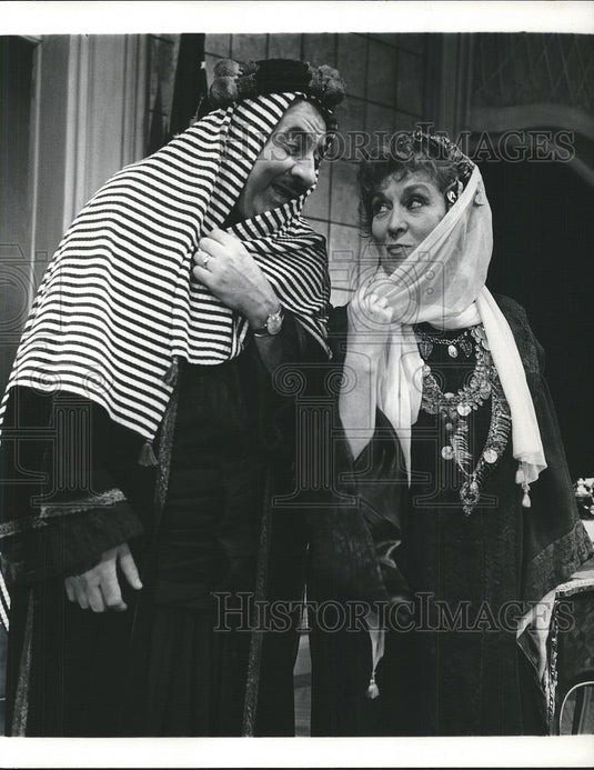 1967 Press Photo Lou Jacubi and Kay Medgord in DON'T DRINK THE WATER - cvp26629 - Historic Images