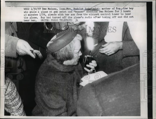 1957 Press Photo Roy Soderquist Plane Hijacking - Historic Images