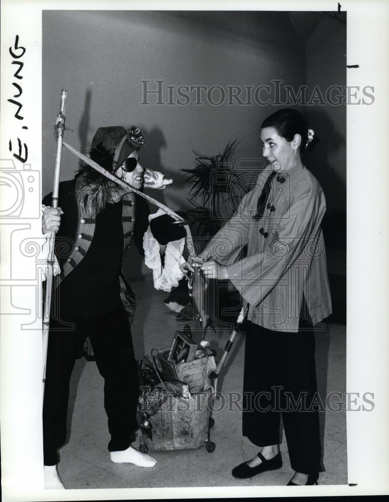 1994 Press Photo Karen Ogle Michael Kaprielian In The Nung Kua Ma - cvp27079 - Historic Images